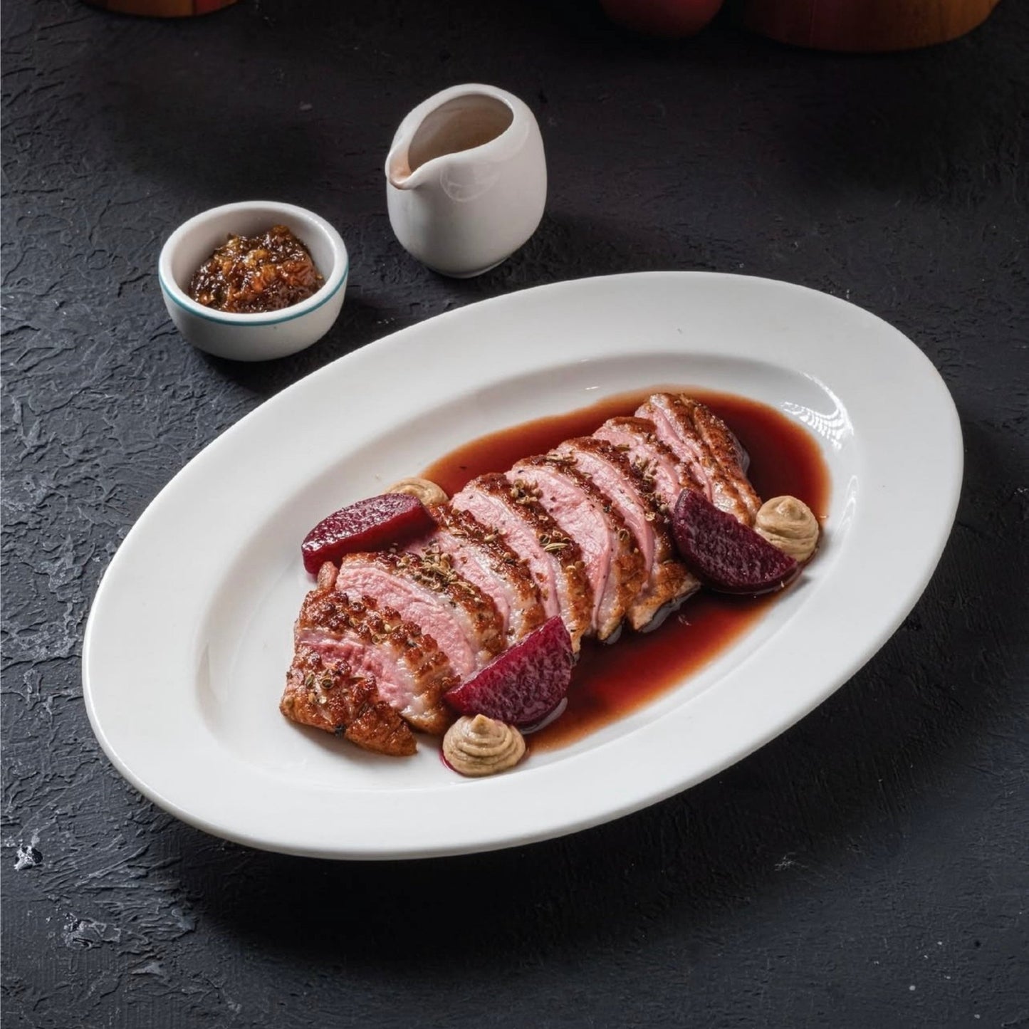 Oval plate with rim 30.5cm