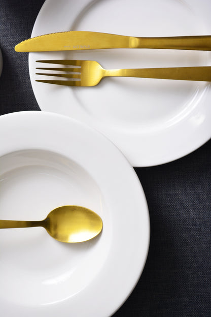 Plate with wide rims